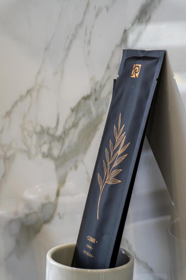 Resident Hotel Kazybek Bi Алма Ата Екстериор снимка