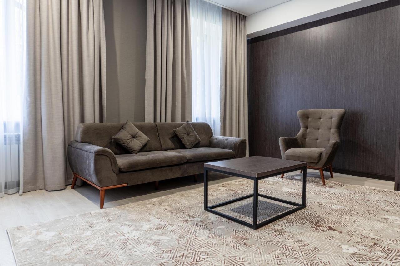 Resident Hotel Kazybek Bi Алма Ата Екстериор снимка