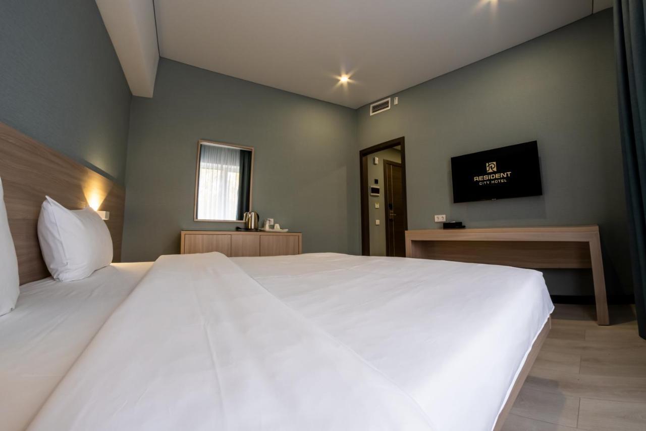 Resident Hotel Kazybek Bi Алма Ата Екстериор снимка