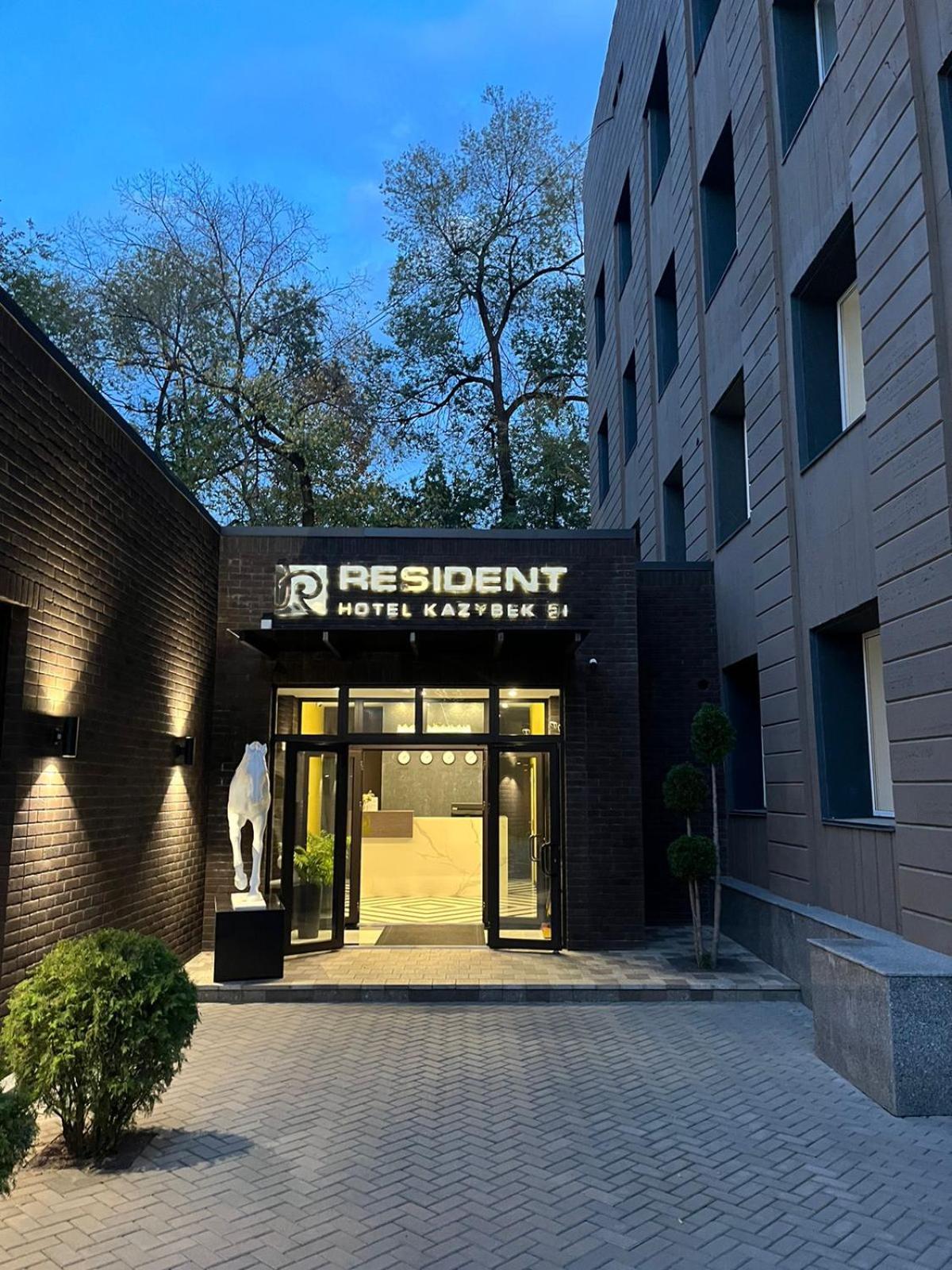 Resident Hotel Kazybek Bi Алма Ата Екстериор снимка