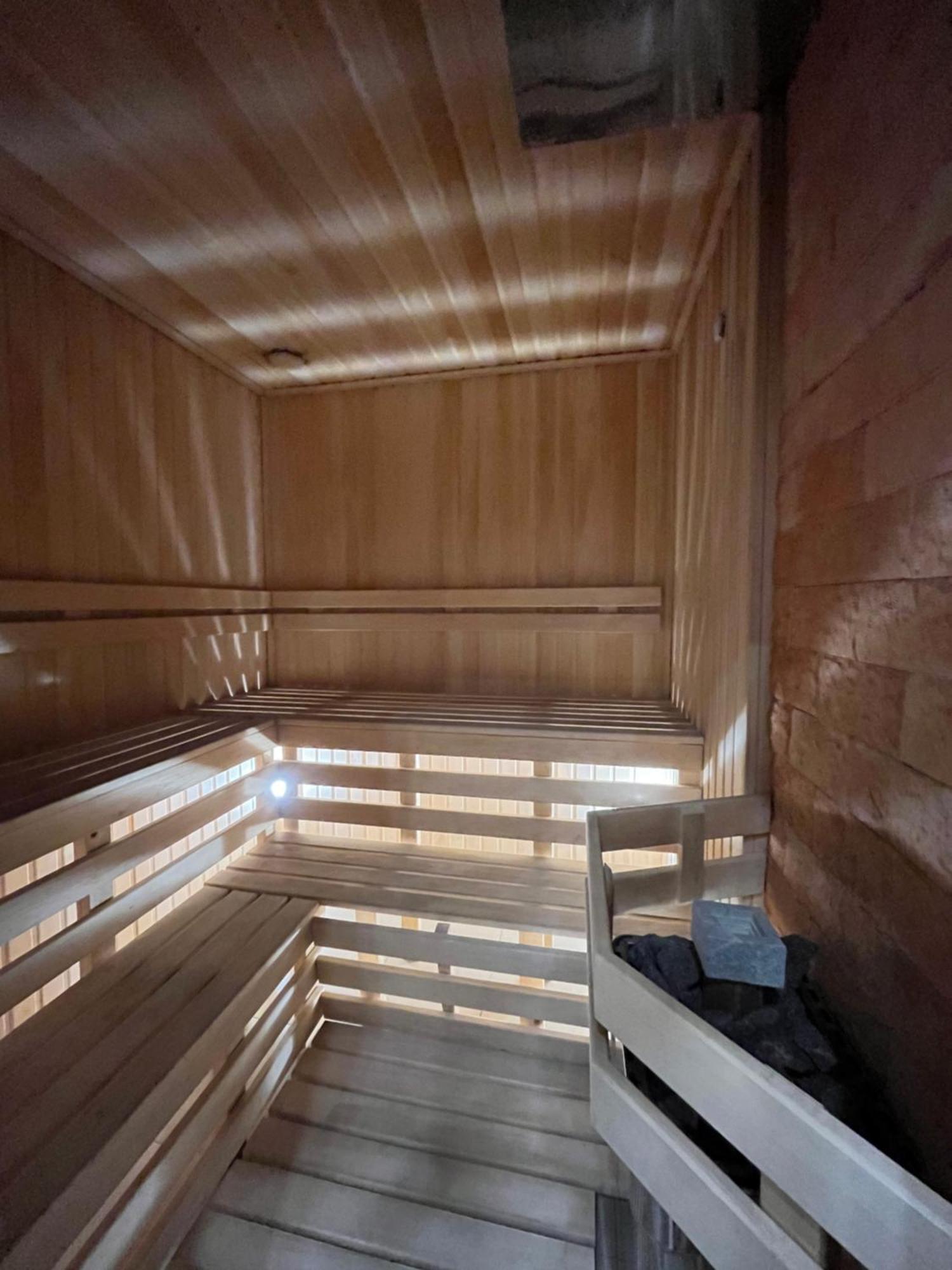 Resident Hotel Kazybek Bi Алма Ата Екстериор снимка