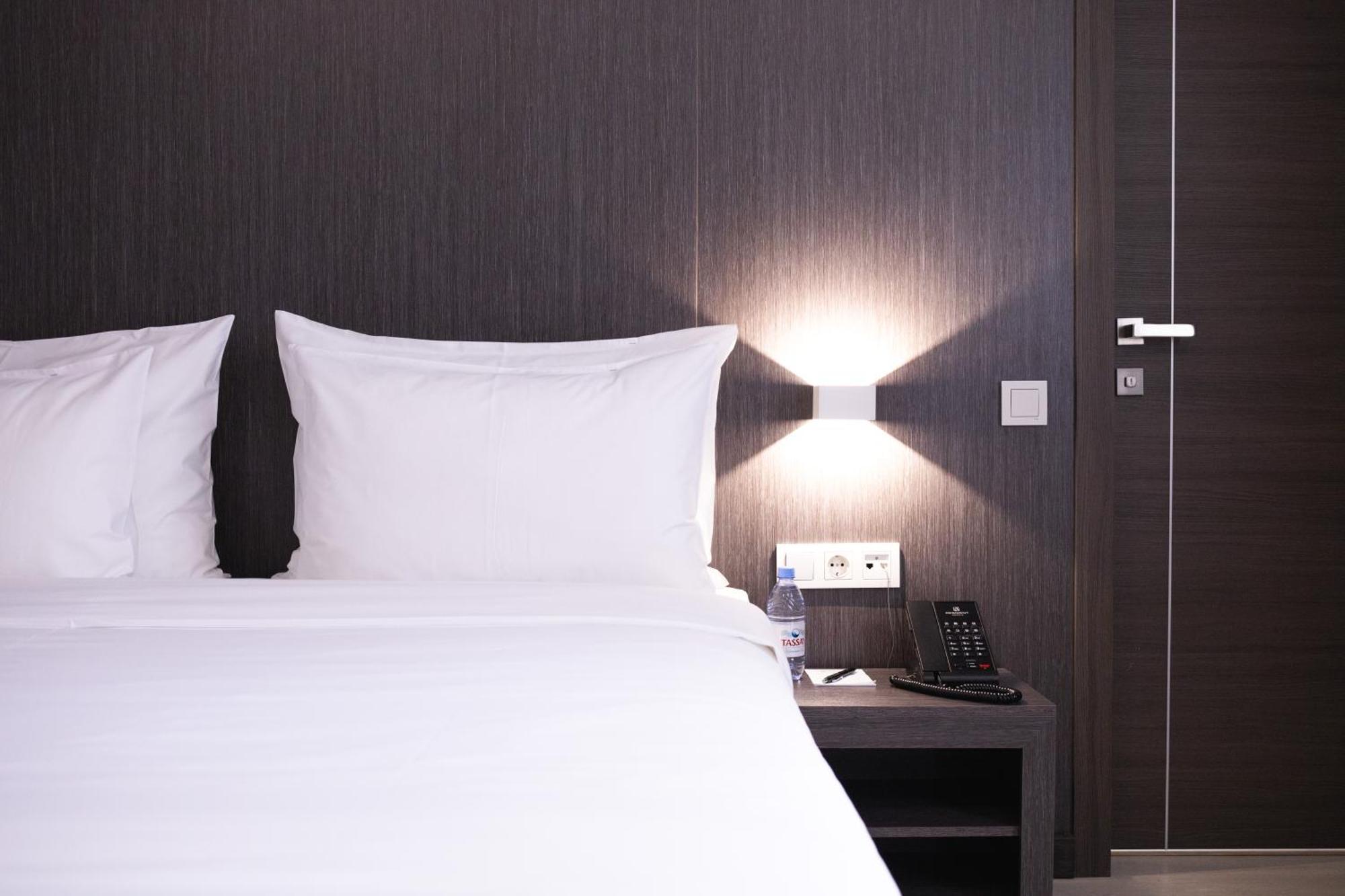 Resident Hotel Kazybek Bi Алма Ата Екстериор снимка