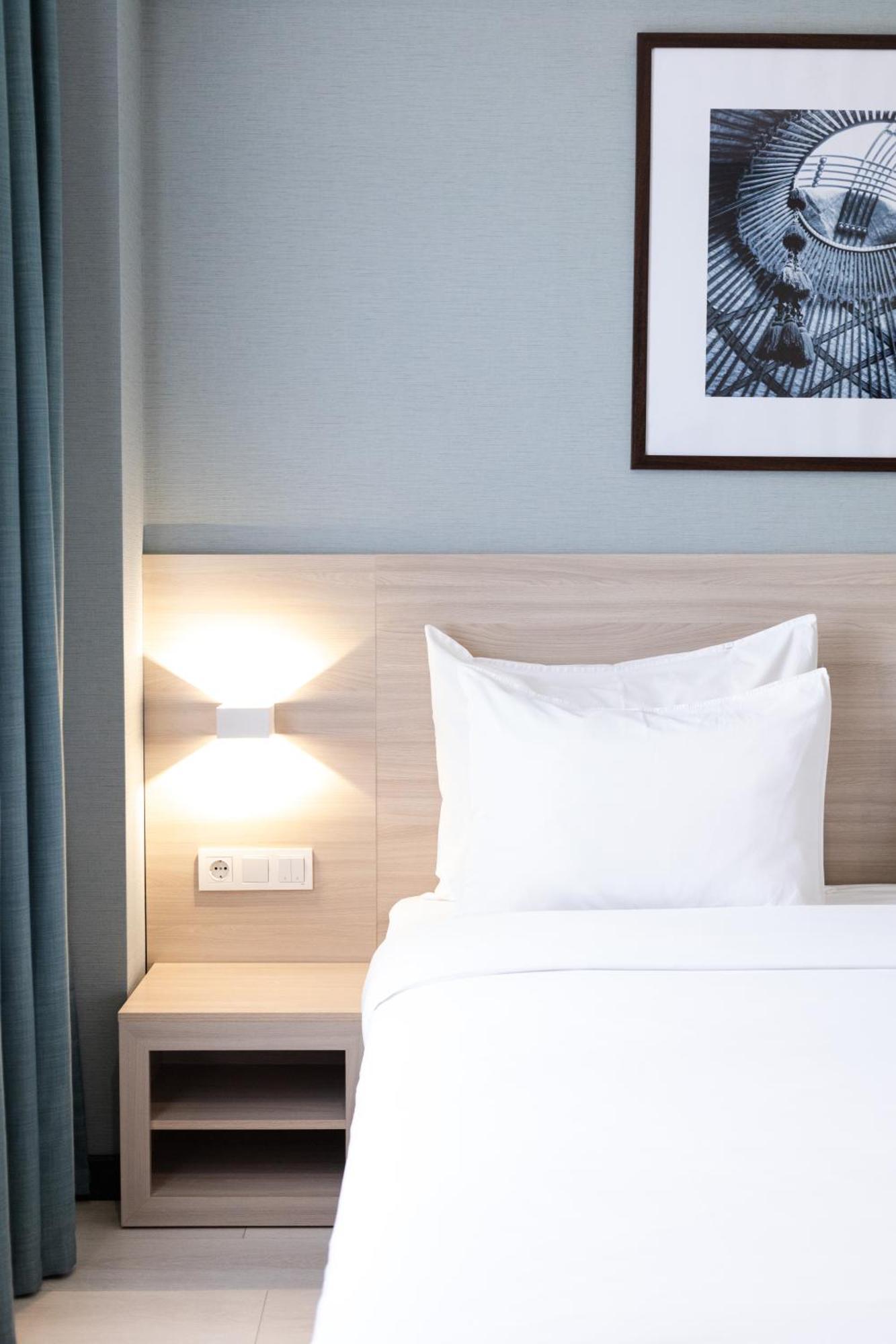 Resident Hotel Kazybek Bi Алма Ата Екстериор снимка