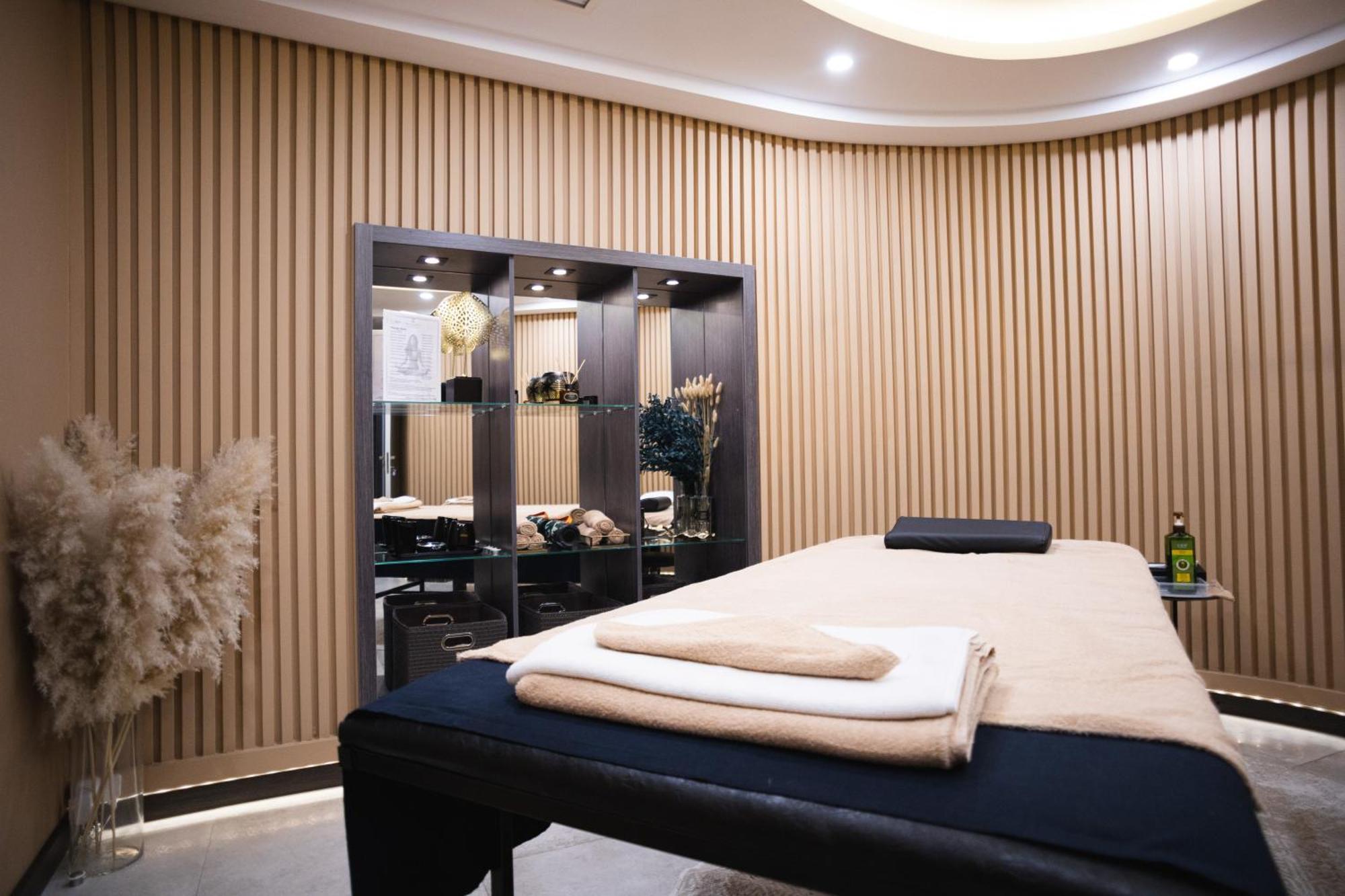 Resident Hotel Kazybek Bi Алма Ата Екстериор снимка