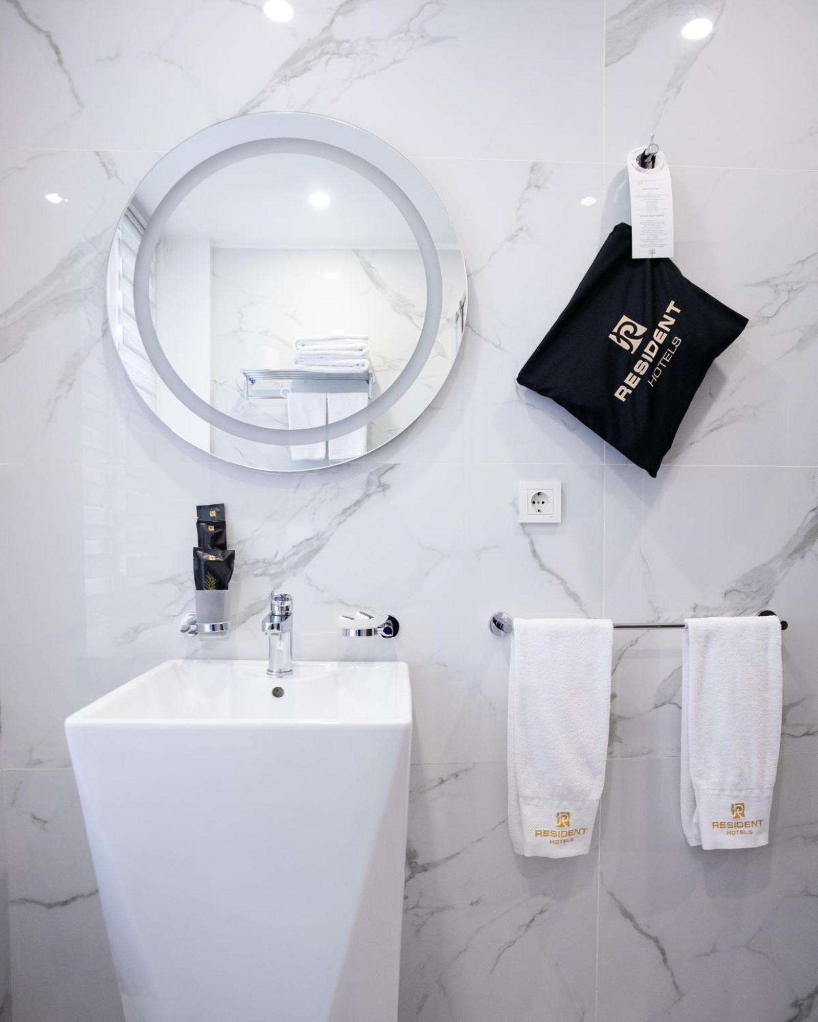Resident Hotel Kazybek Bi Алма Ата Екстериор снимка