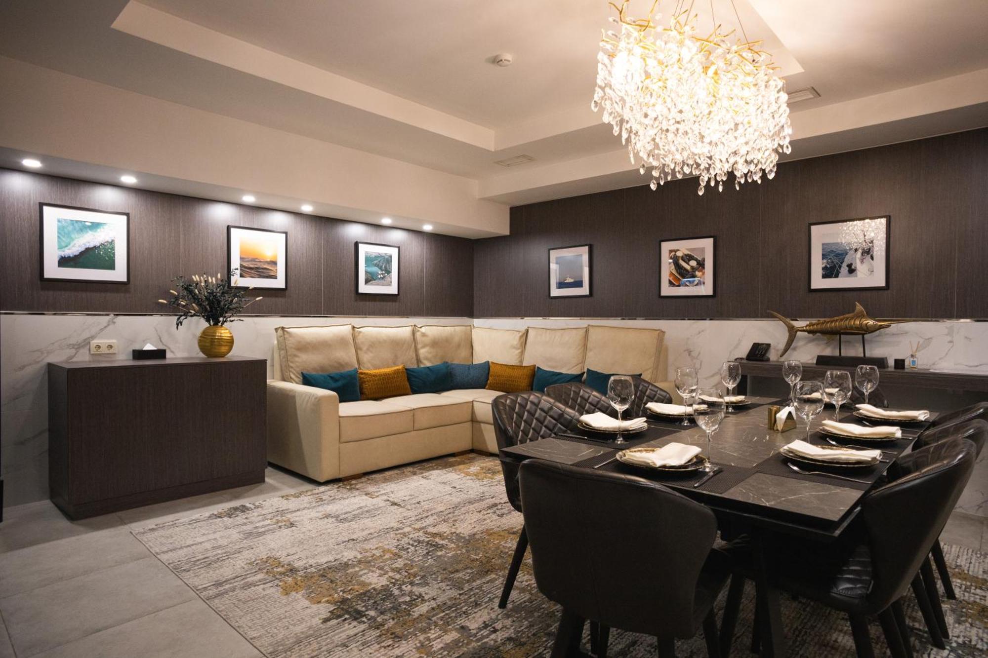 Resident Hotel Kazybek Bi Алма Ата Екстериор снимка