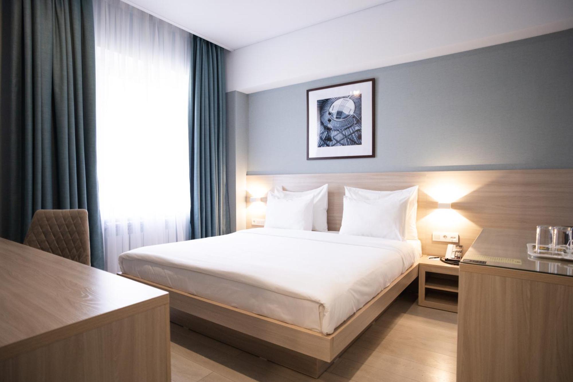 Resident Hotel Kazybek Bi Алма Ата Екстериор снимка